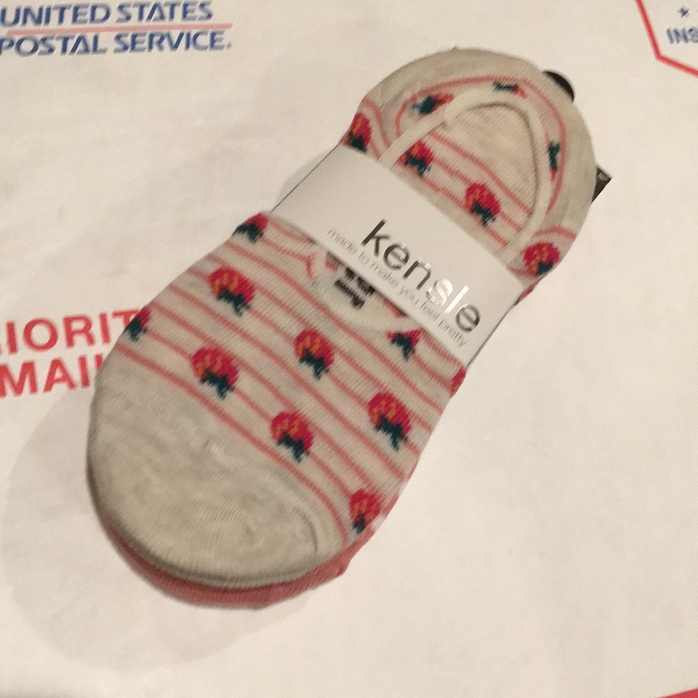 KENSIE NO SHOW SOCK LINER STRAWBERRIES NWT 🍓
